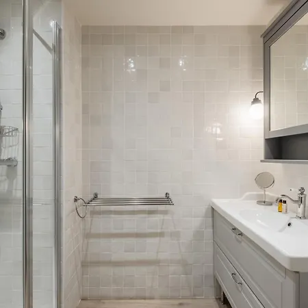 Veeve - Grand In Grey Apartment *